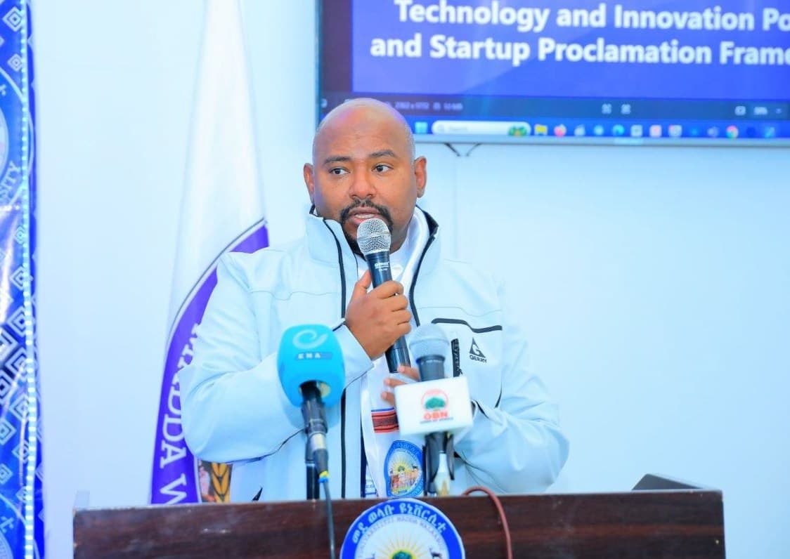 በኢኖቬሽን ቴክሎጂ የበለፀገ የሰው ሃብት ለሀገራችን ሁላንተናዊ ከፍታ አስፈላጊ ቢቻ ሳይሆን ግዴታ ነው።"  (ዶ/ር በለጠ ሞላ)