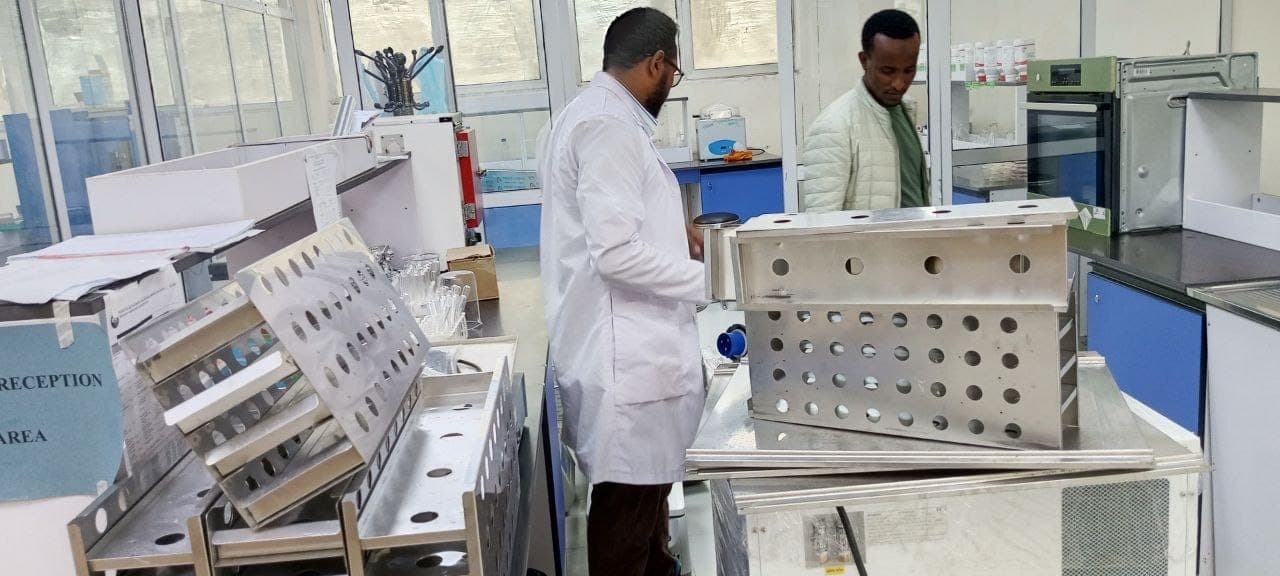 አርማወር ሐንሰን የምርምር ኢንስቲትዩት (አህሪ) ለመደ ወላቡ ዩኒቨርሲቲ ህክምናና ጤና ሳይንስ ኮሌጅ ጎባ ሪፈራል ሆስፒታል ለህክምና ላቦራቶሪ የሚዉሉ የተለያዩ የላቦራቶሪ መሣሪያዎችን በእርዳታ አበረከተ።